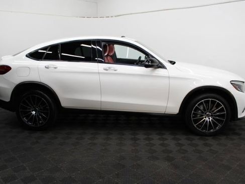 Used 2018 Mercedes-Benz GLC 300 4MATIC w/ AMG Line image 4