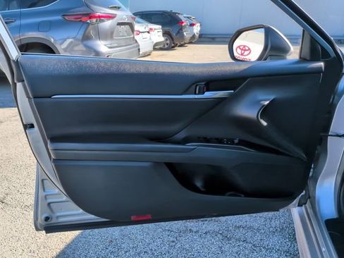 Used 2022 Toyota Camry SE image 12