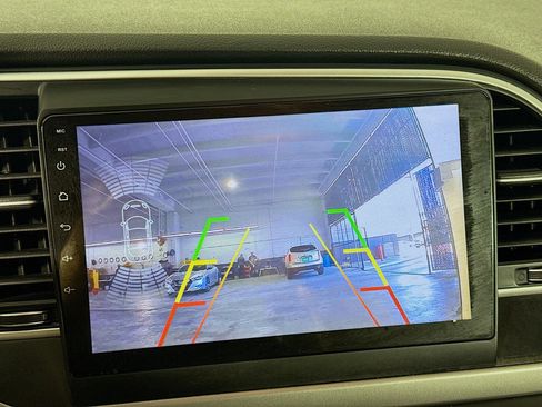 Used 2017 Hyundai Elantra SE image 19