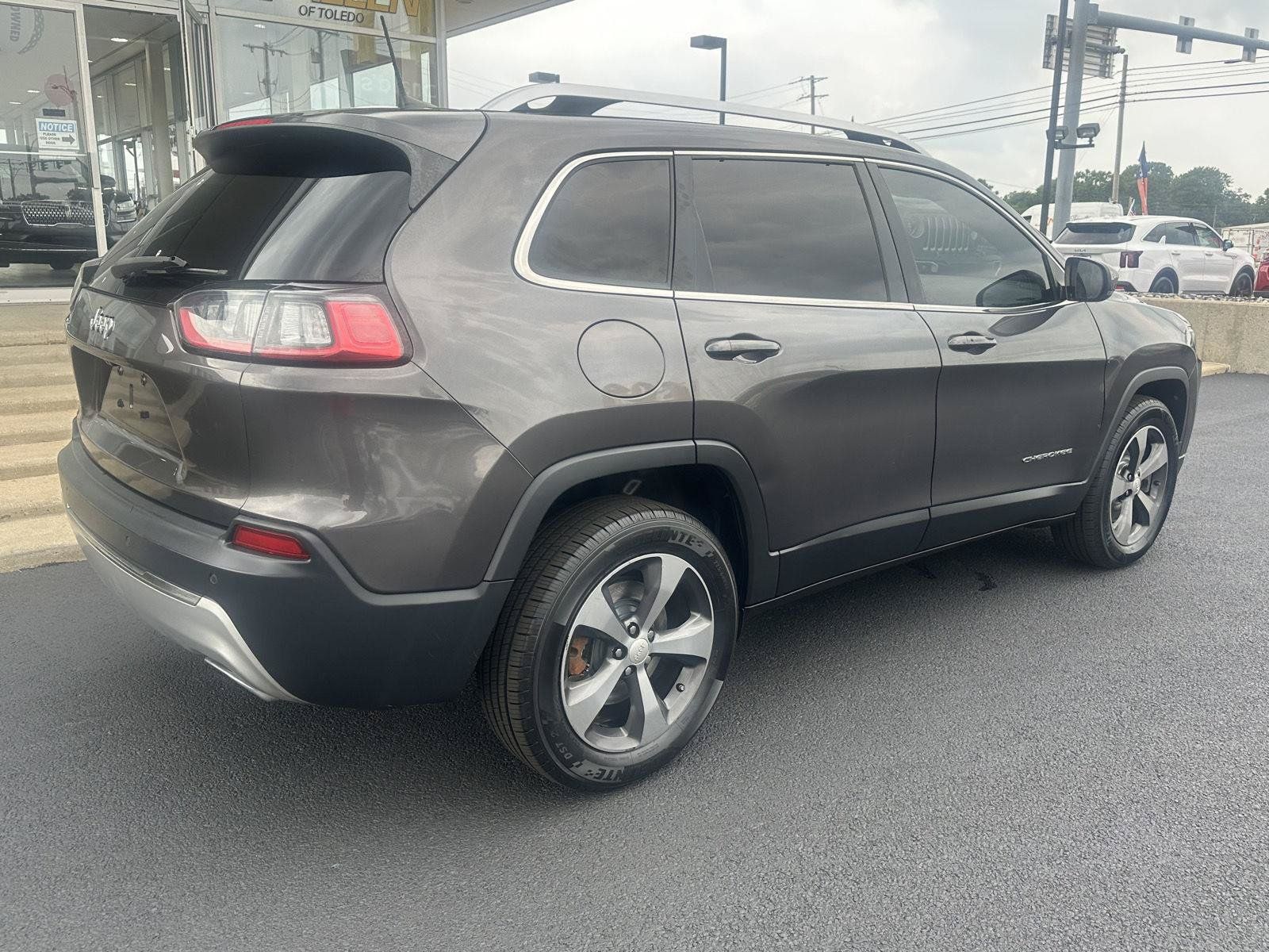 Used 2019 Jeep Cherokee Limited AWD/4WD image 13