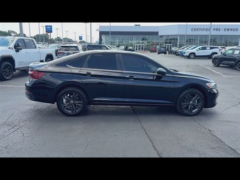 Used 2024 Volkswagen Jetta SE w/ Black Wheel Package FWD image 9