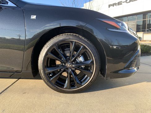 Used 2025 Lexus ES 350 F Sport w/ Accessory Package (Z2) image 13