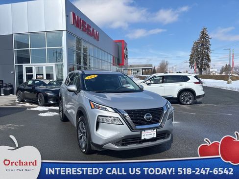 Used 2021 Nissan Rogue SV image 1