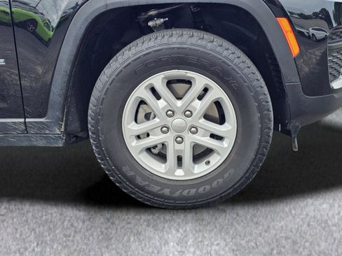 Used 2024 Jeep Grand Cherokee Laredo RWD image 6