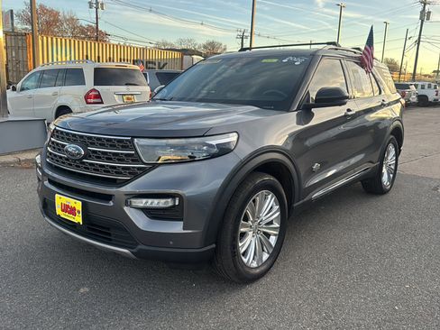 Used 2022 Ford Explorer King Ranch w/ Premium Technology Package image 3