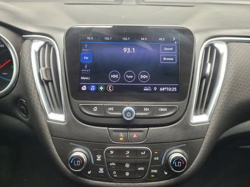 Used 2020 Chevrolet Malibu LT FWD image 25
