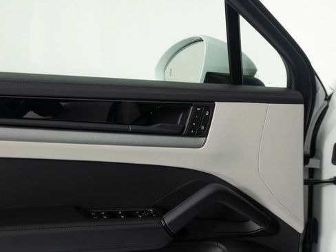 Certified 2026 Porsche Cayenne E-Hybrid Coupe AWD/4WD image 20