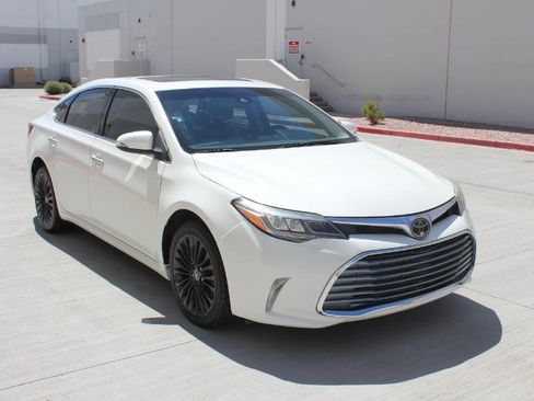 Used 2018 Toyota Avalon Touring w/ Carpet Mat Package FWD image 3