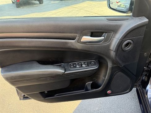 Used 2016 Chrysler 300 S image 18