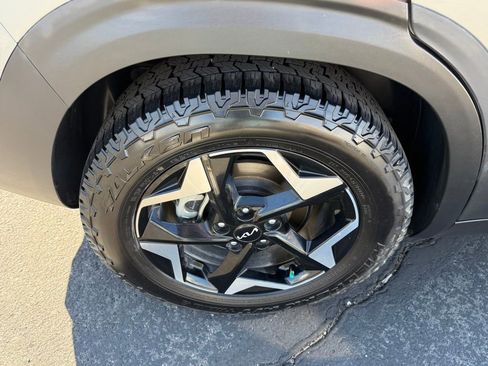 Used 2024 Kia Seltos EX image 10