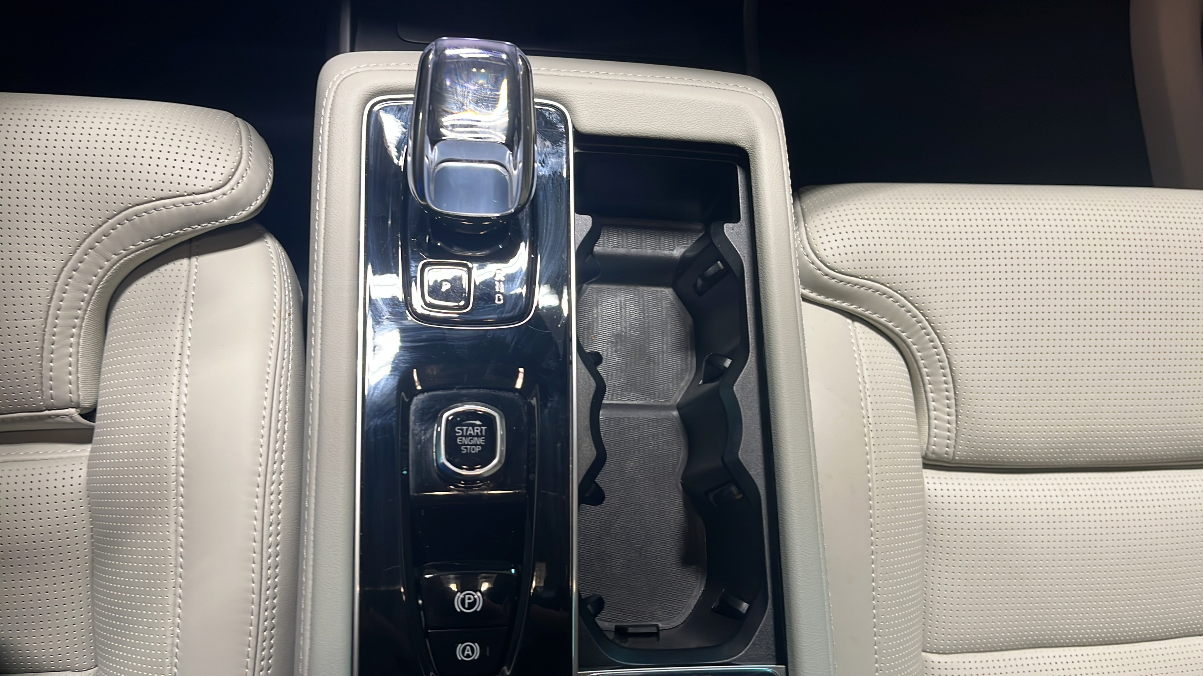 Certified 2026 Volvo XC90 B6 Ultra w/ Protection Package AWD/4WD image 16