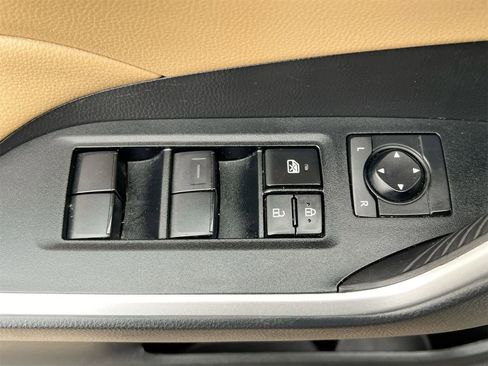 Used 2022 Toyota RAV4 LE image 17