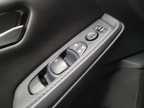 Used 2025 Nissan Sentra SV FWD image 27