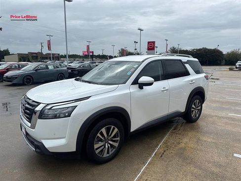 Certified 2025 Nissan Pathfinder SL AWD/4WD image 3