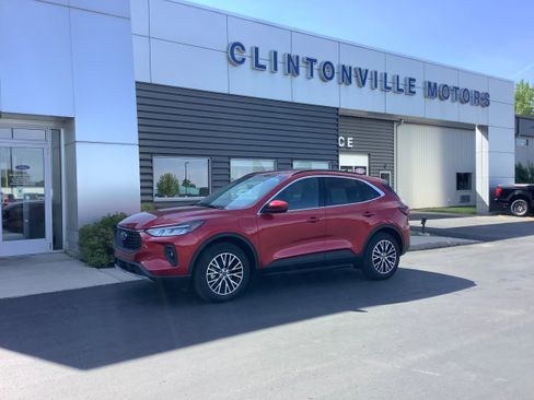 Used 2025 Ford Escape SE FWD image 1