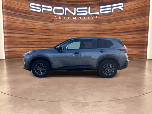 Used 2023 Nissan Rogue S image 2