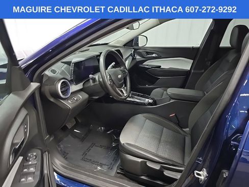 Used 2024 Chevrolet Trax LT w/ LT Convenience Package FWD image 28