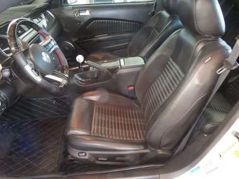 Used 2010 Ford Mustang Shelby GT500 RWD image 21