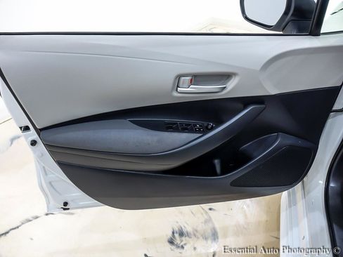 Used 2021 Toyota Corolla LE FWD image 23