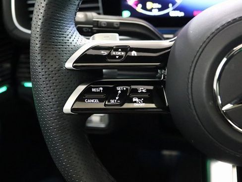 Used 2024 Mercedes-Benz GLS 580 4MATIC image 4