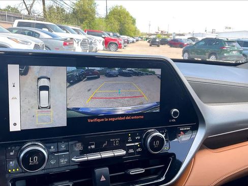 Used 2024 Toyota Highlander Platinum image 27