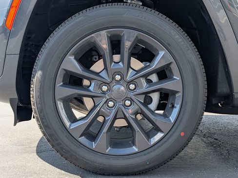 New 2026 Jeep Grand Cherokee Limited AWD/4WD image 4