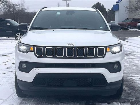 Used 2024 Jeep Compass Latitude image 3