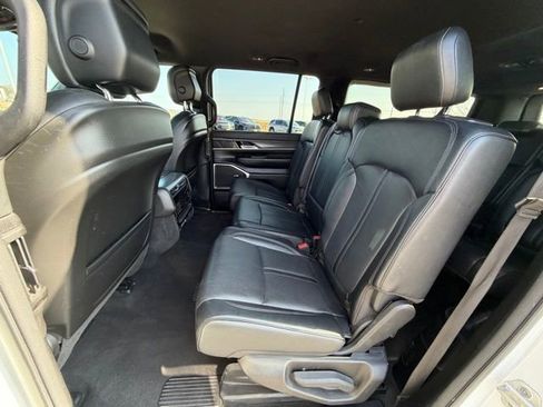 Used 2023 Jeep Wagoneer L Series II image 19