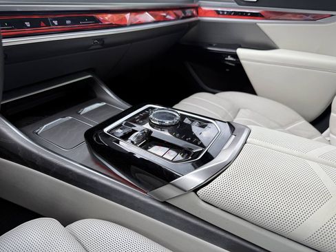 Used 2023 BMW 760i xDrive AWD/4WD image 46