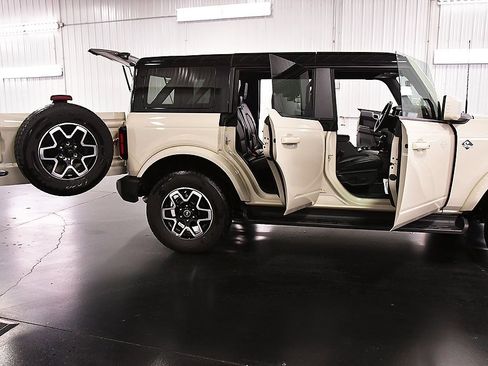 Used 2025 Ford Bronco Outer Banks image 32