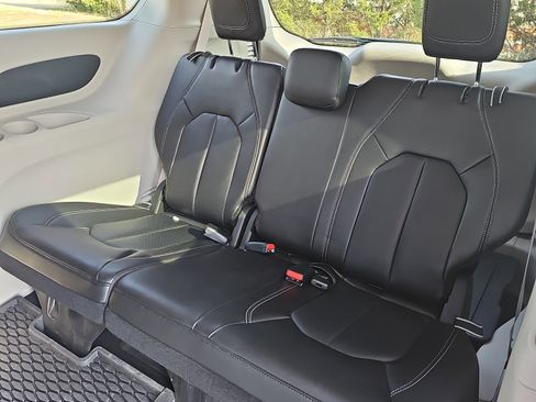 Used 2024 Chrysler Pacifica Touring-L w/ Road Tripper Package image 13