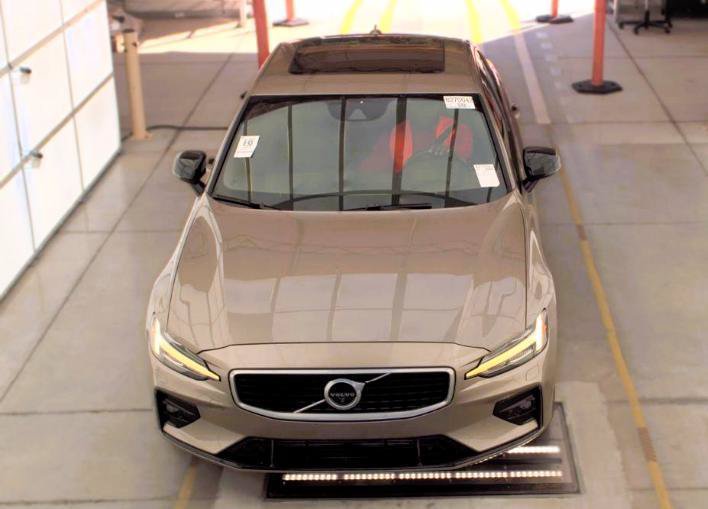 Used 2019 Volvo S60 T5 R-Design FWD image 2