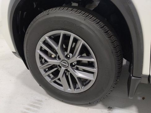 Used 2023 Nissan Rogue S AWD/4WD image 31