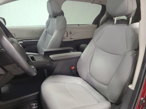 Certified 2024 Toyota Sienna XLE AWD/4WD image 21