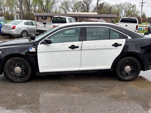 Used 2014 Ford Taurus Police Interceptor AWD w/ 2-tone Vinyl Package #1 image 2