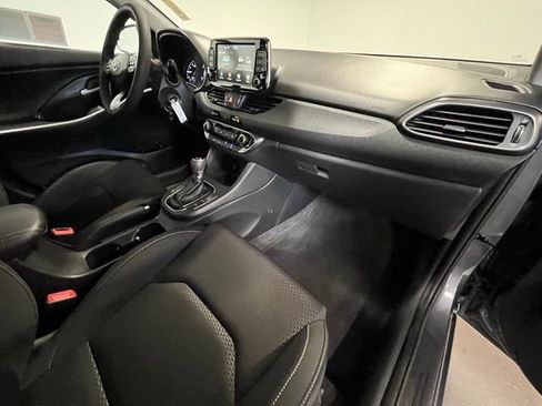 Used 2019 Hyundai Elantra GT image 10