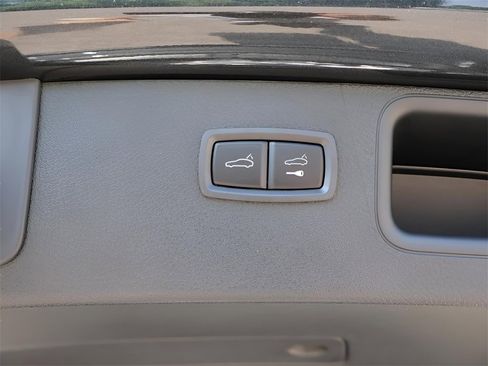 New 2025 Porsche Macan image 18