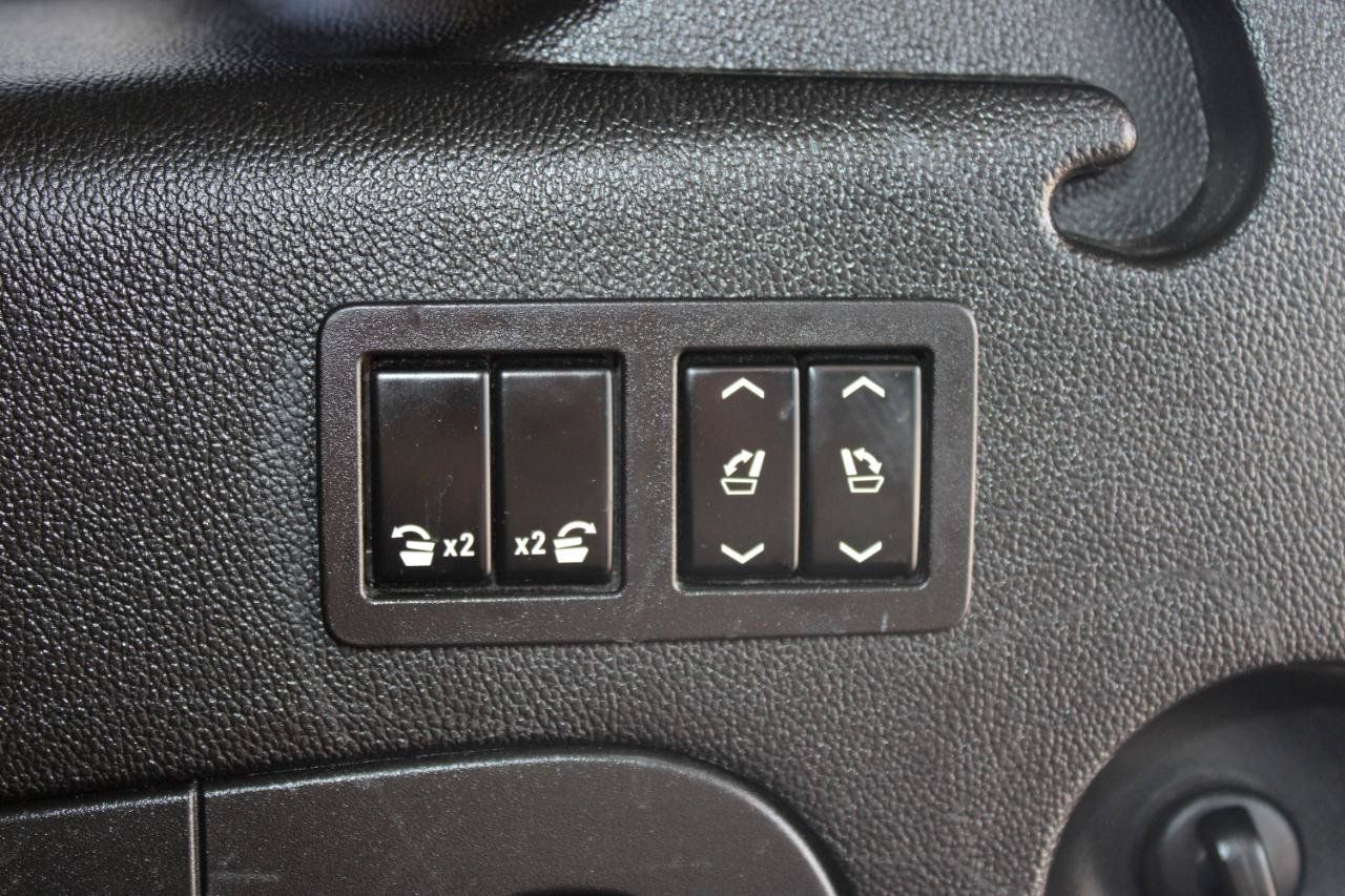 Used 2020 GMC Yukon XL SLT w/ Open Road Package AWD/4WD image 18