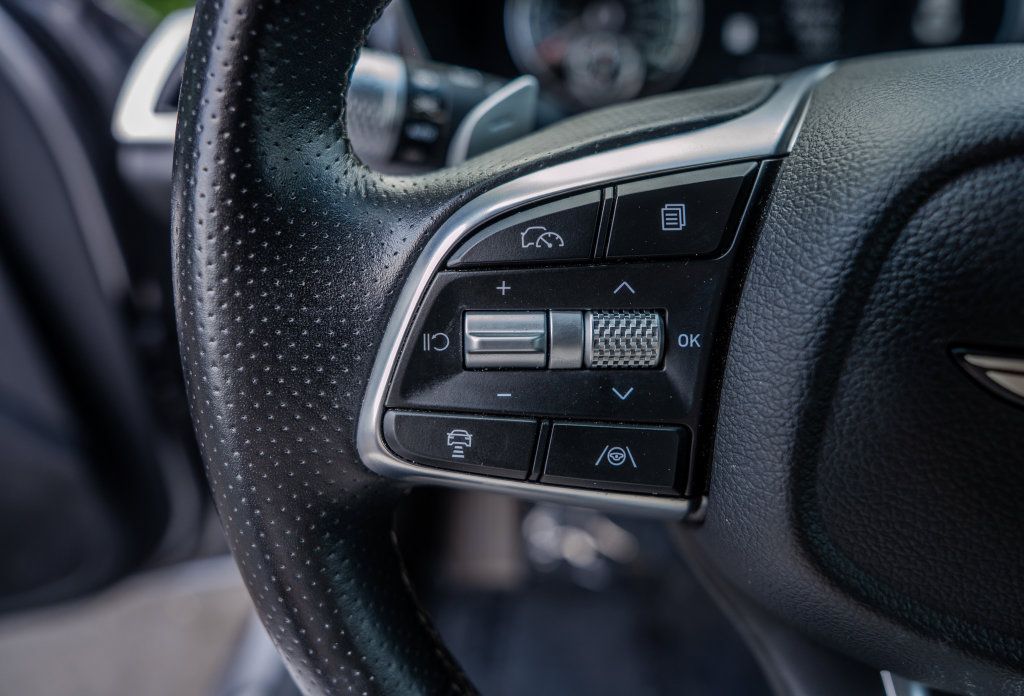 Used 2025 Genesis G70 2.5T RWD image 6