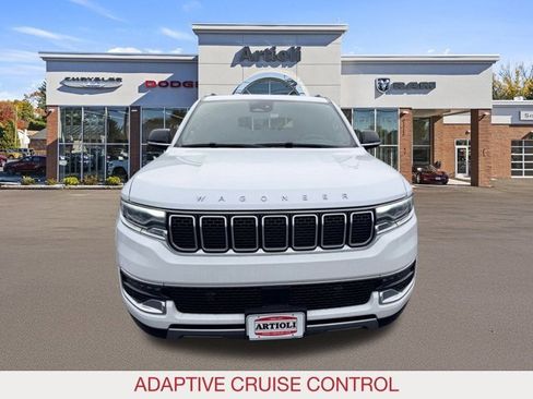 Used 2023 Jeep Wagoneer Series III w/ Preferred Equipment Group image 3