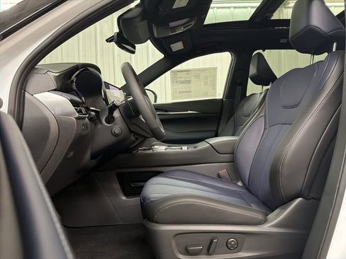 Certified 2026 INFINITI QX60 Sport w/ Dark Cargo Package AWD/4WD image 13