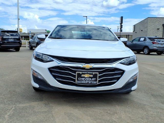 Used 2025 Chevrolet Malibu LT FWD image 2