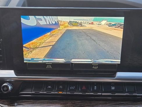 Used 2024 GMC Sierra 1500 SLE image 9