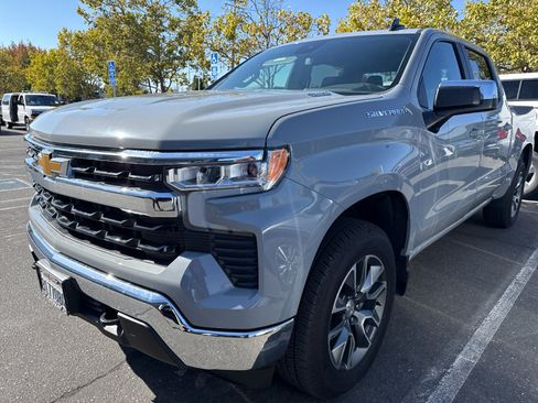 Used 2024 Chevrolet Silverado 1500 LT AWD/4WD image 3