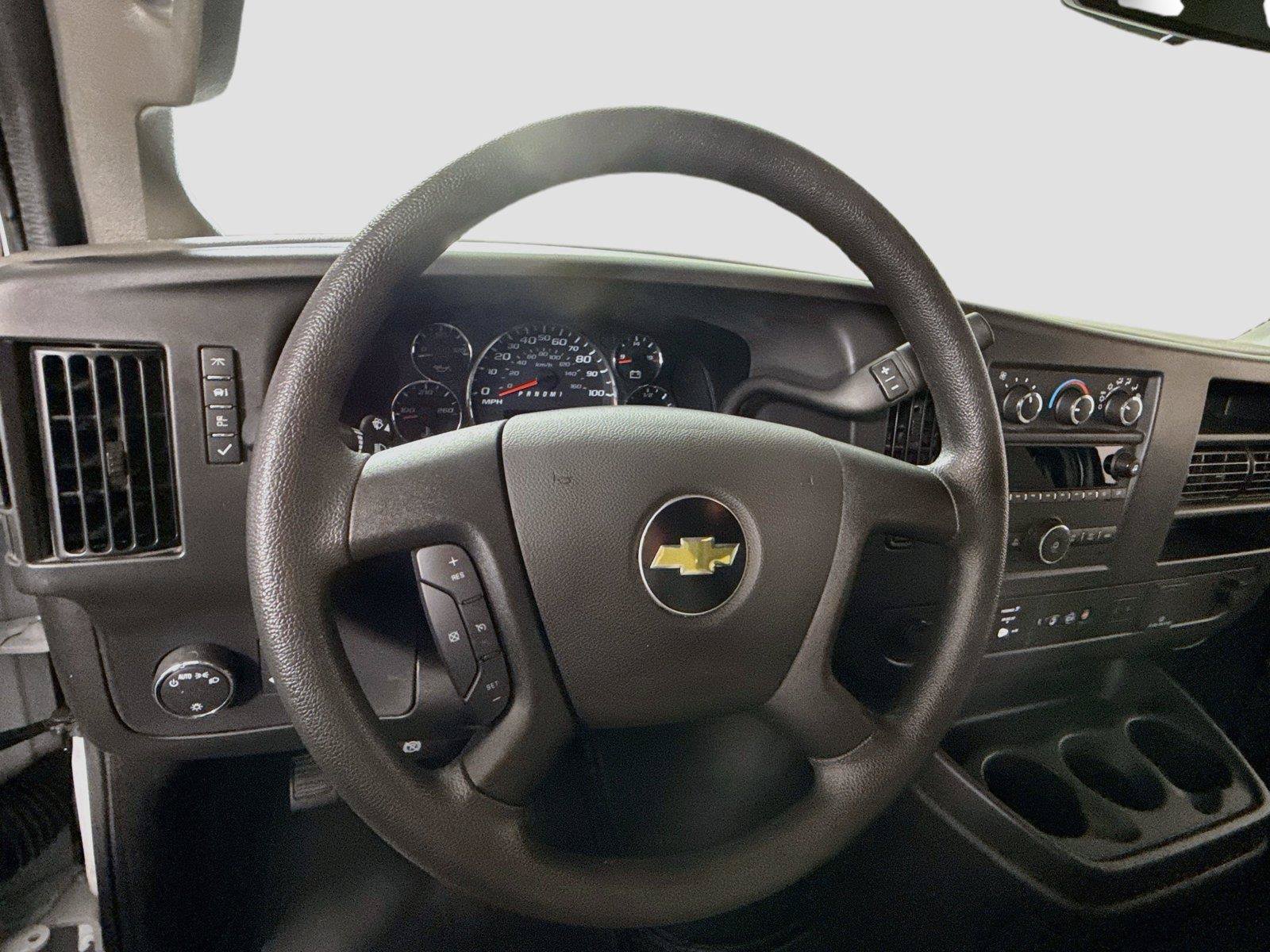 Used 2025 Chevrolet Express 3500 LT w/ LT Preferred Equipment Group RWD image 5