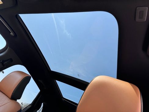 Used 2024 Ford Edge Titanium w/ Titanium Elite Package image 9