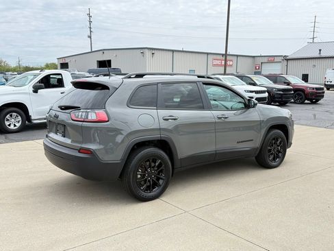 Used 2023 Jeep Cherokee Altitude Lux AWD/4WD image 7