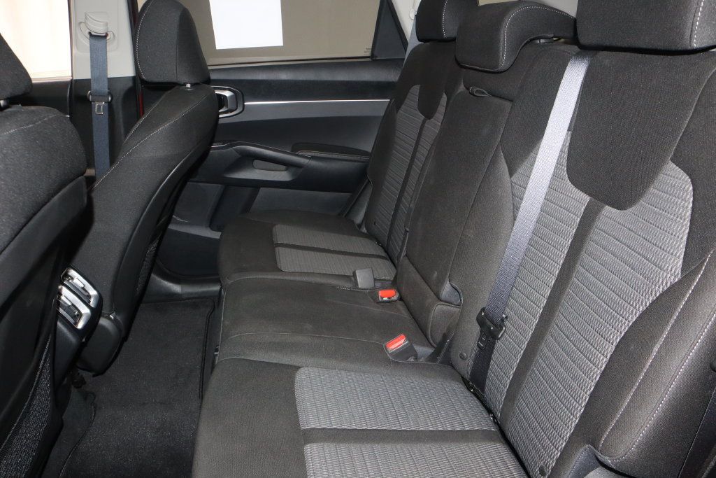 Used 2023 Kia Sorento LX FWD image 20