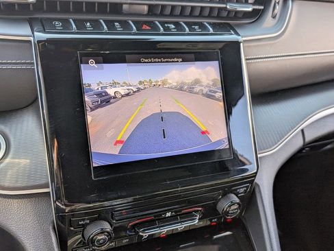 Used 2024 Jeep Grand Cherokee Laredo w/ Trailer Tow Package image 20