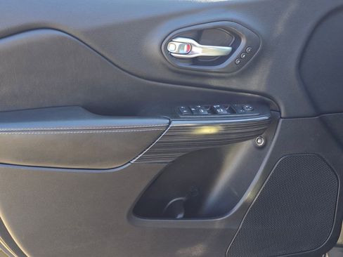 Used 2014 Jeep Cherokee Limited w/ Technology Group image 14